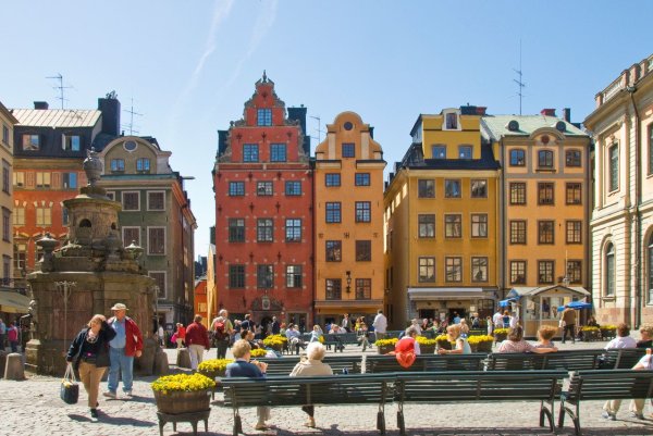 Why has Northern Europe dominated the happiest country in the world for eight years? I heard the passers-by on the street and understood in seconds: it was like a fairy tale