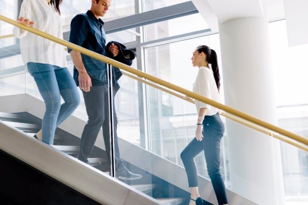Are you often tired when climbing the building? Do you have a weak double feet? Try aerobic exercise on the ladder to strengthen the thigh muscles!