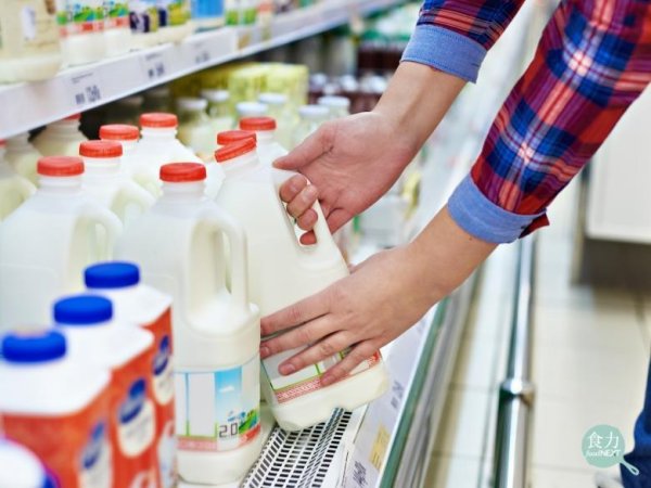 Most people love full-fat milk. Will the nutritional value of long-lasting milk and flavored milk be worse than that of fresh milk?