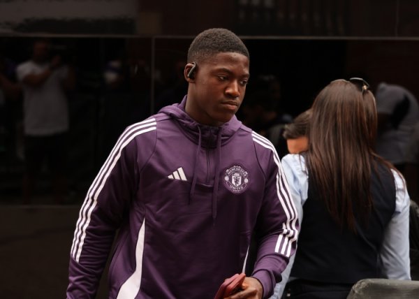 Post: Menu failed to leave Manchester United as he wished, and six clubs are interested in him
